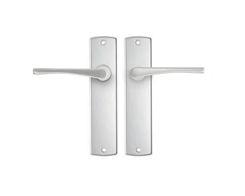 AXA Deurkruk Paar Curve Met Kruk Vlinder Op Blindschild Aluminium F1 1 AXA Deurkruk Paar Curve Met Kruk Vlinder Op Blindschild Aluminium F1